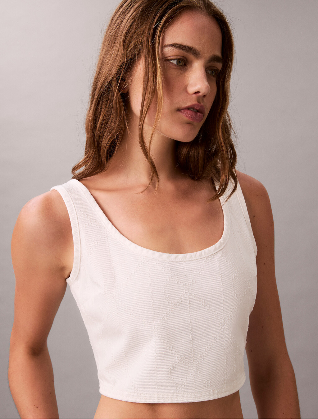 Top corto de denim con monograma estampado