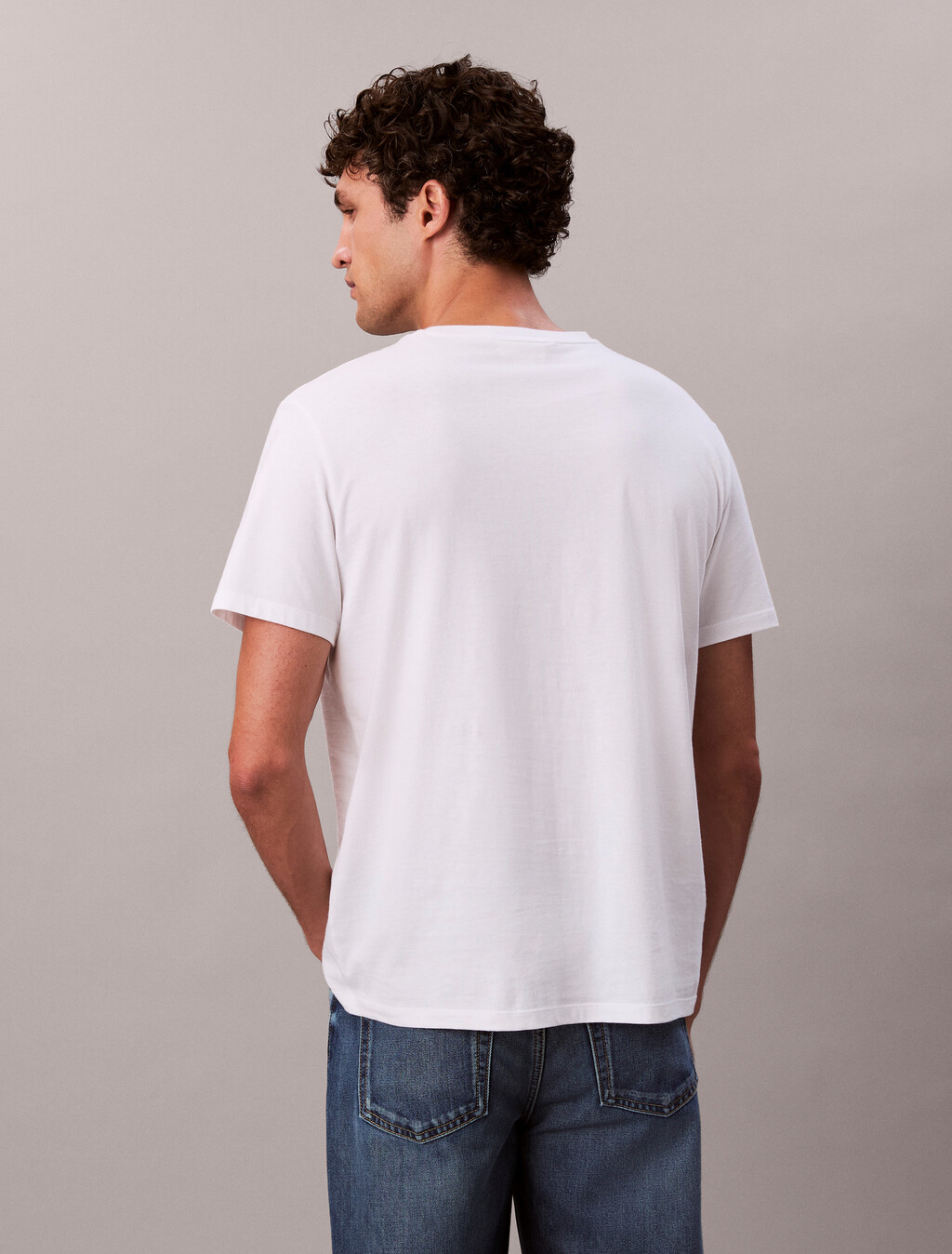 Camiseta clásica con parche de monograma