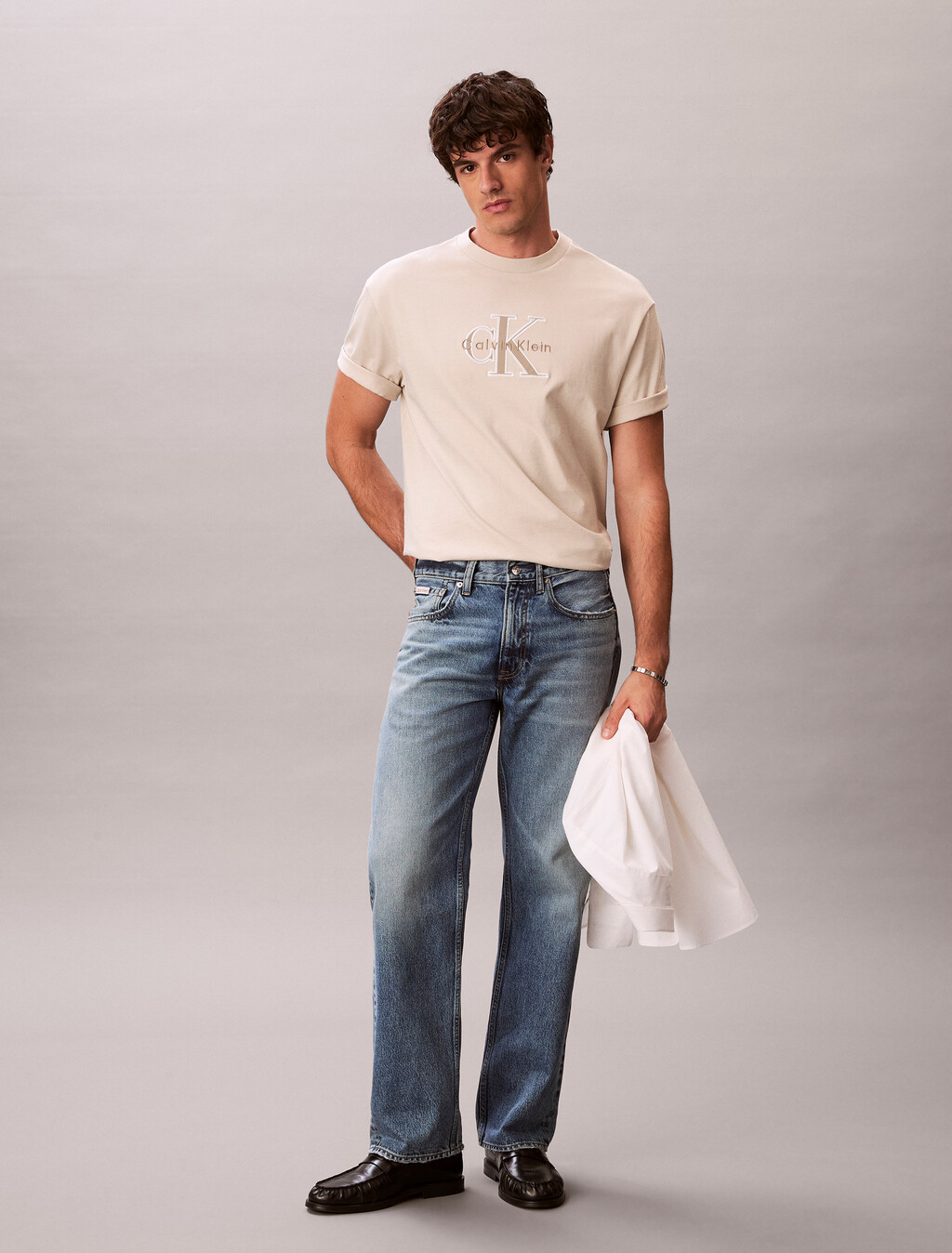 Camiseta con aplique de logo holgada