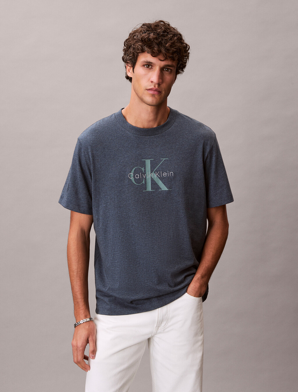 Camiseta con monograma