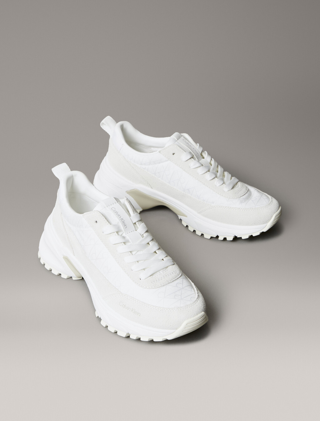 Zapatillas de nylon con detalles de ante y logo emblemático