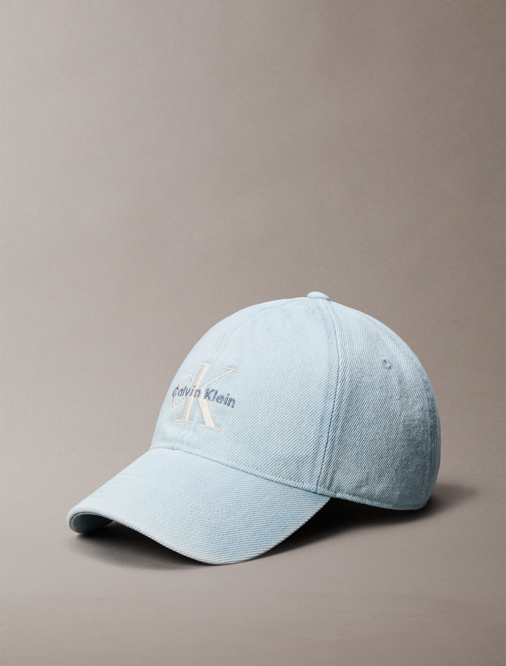 Gorra con logotipo de mezclilla