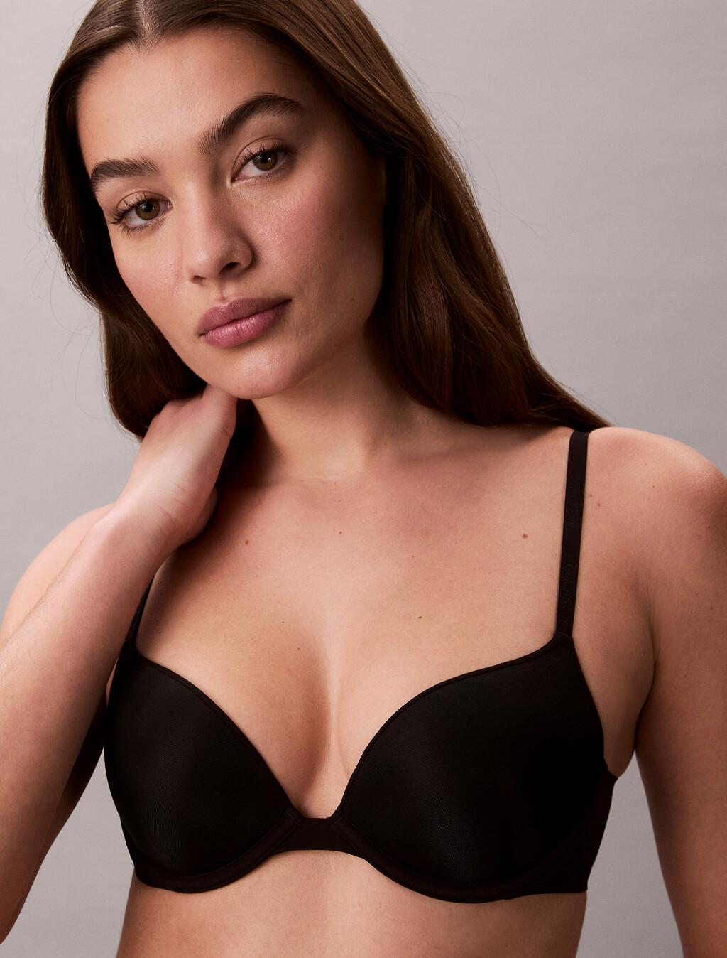 Sujetador demi ultraligero con efecto push-up que se ajusta perfectamente