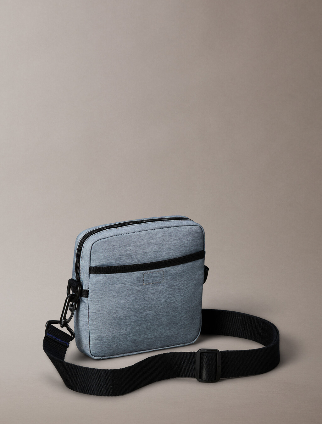 Bolso cruzado cuadrado de nailon con logotipo llamativo