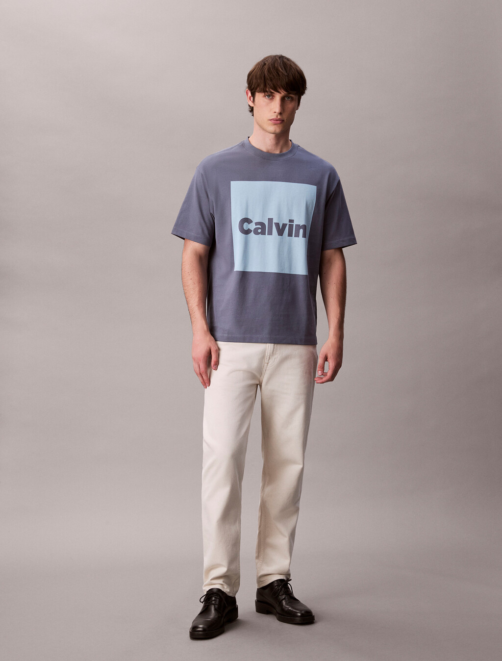 Camiseta holgada con gráfica de logo