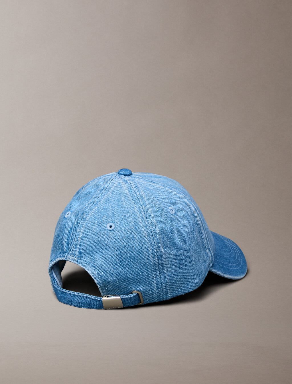 Gorra de denim con logotipo estacional