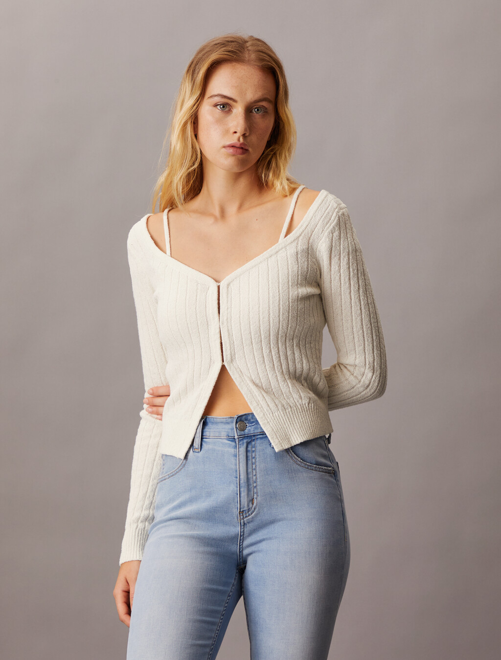 Cardigan tejido con tirantes sensuales