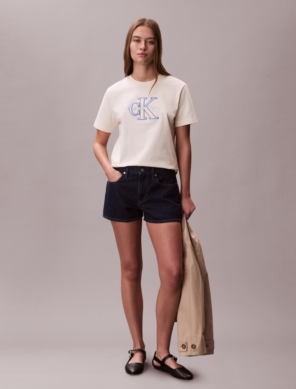 Camiseta con aplique de monograma