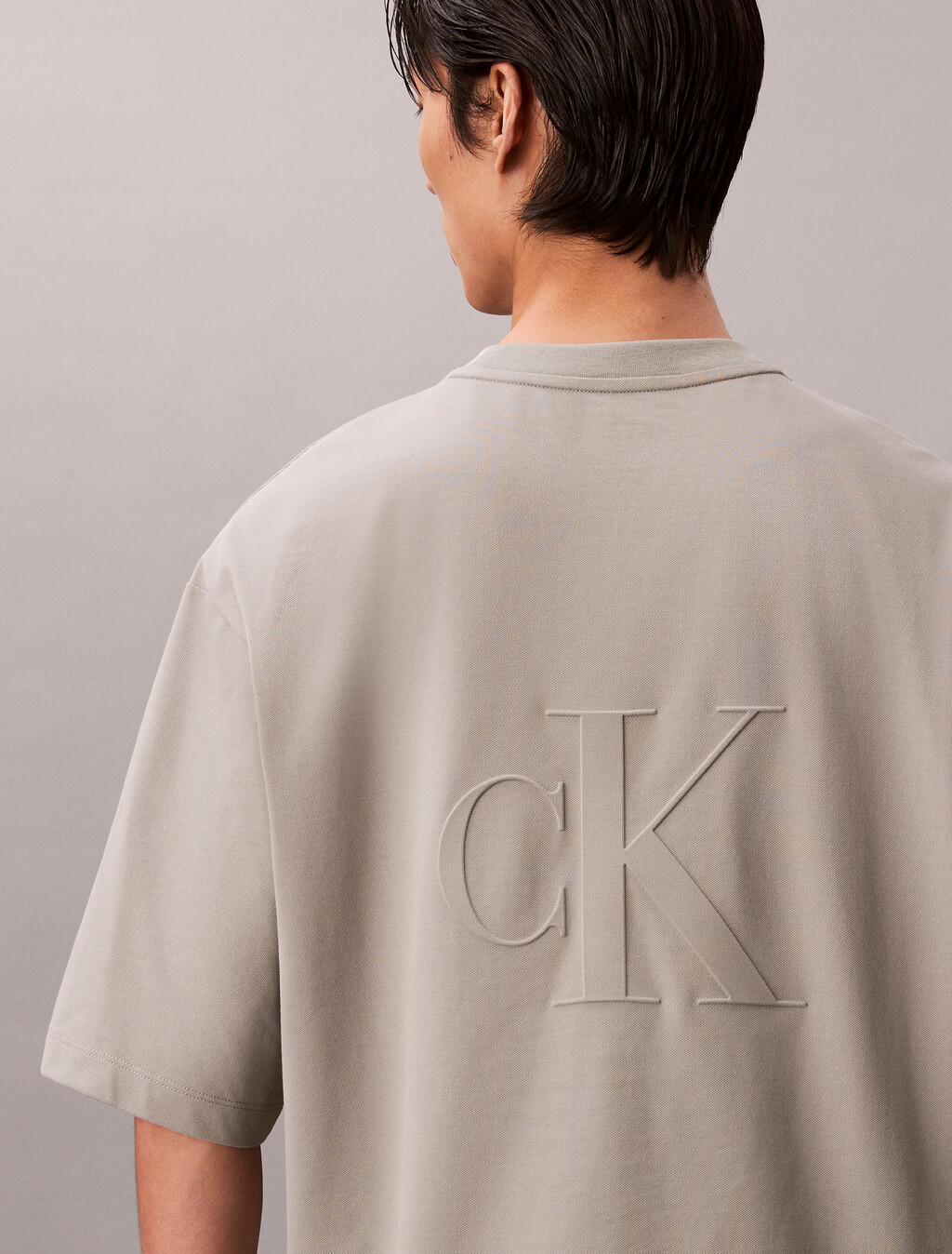 Camiseta holgada de piqué con monograma relieve y enfriamiento