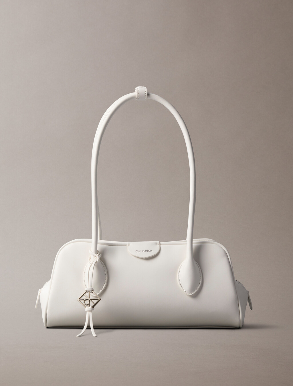 Bolso de hombro con tres compartimentos