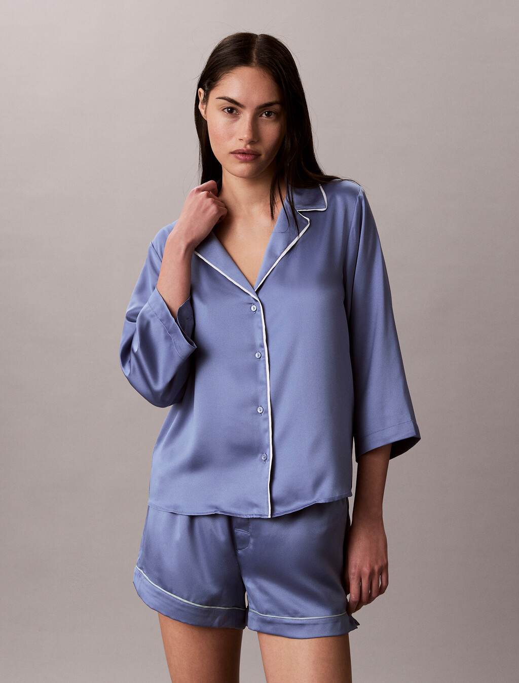 Camisa de manga corta con brillo satinado