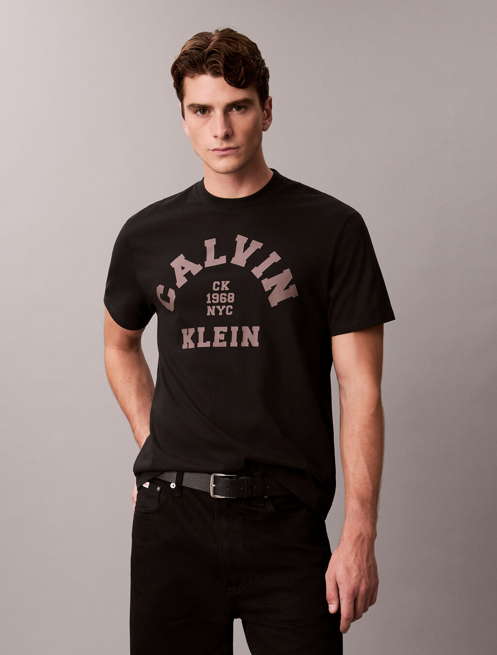 Camiseta suelta con estampado de logotipo de Varsity