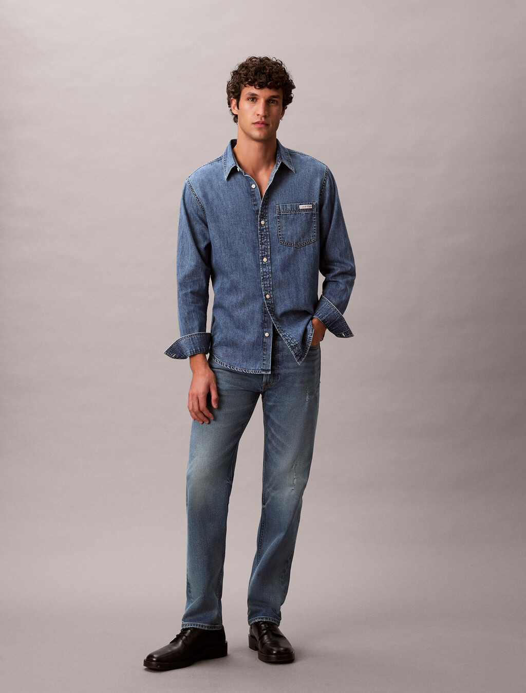 Pantalones vaqueros de corte recto estándar
