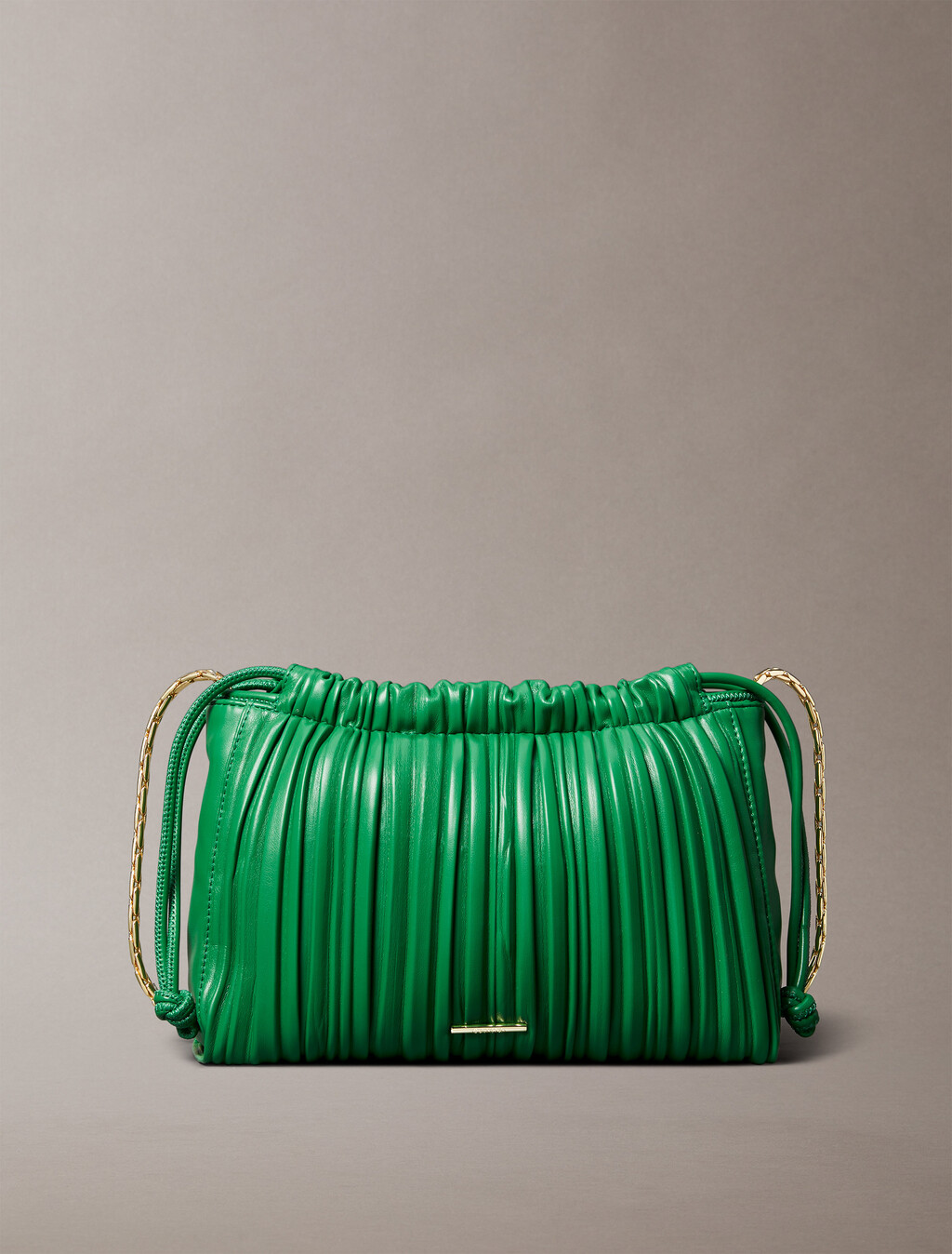 Bolso bandolera plisado con cordón