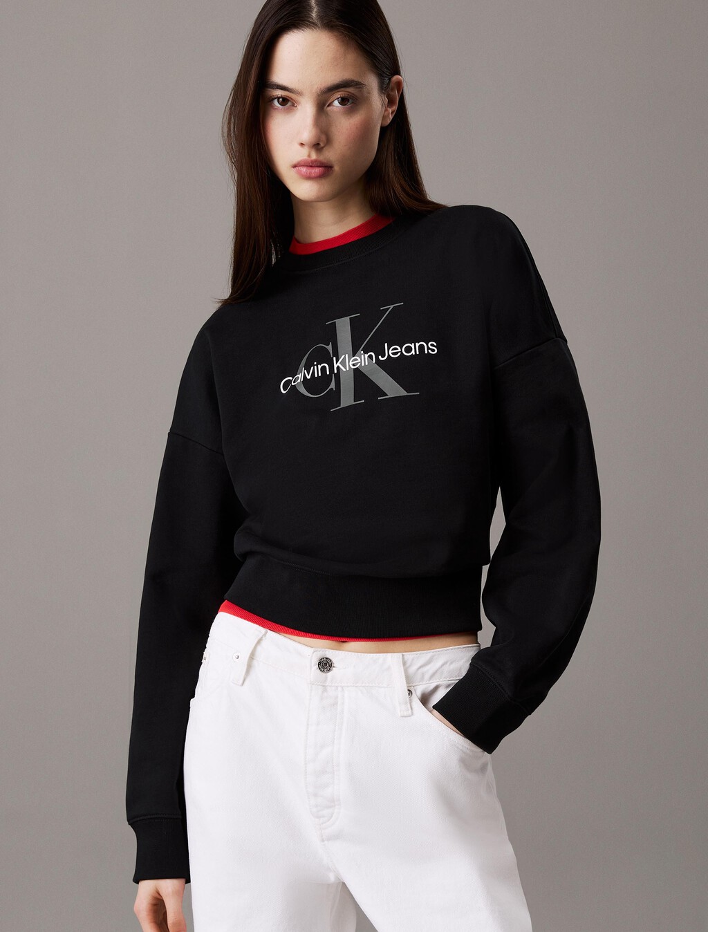 Sudadera con monograma acortada