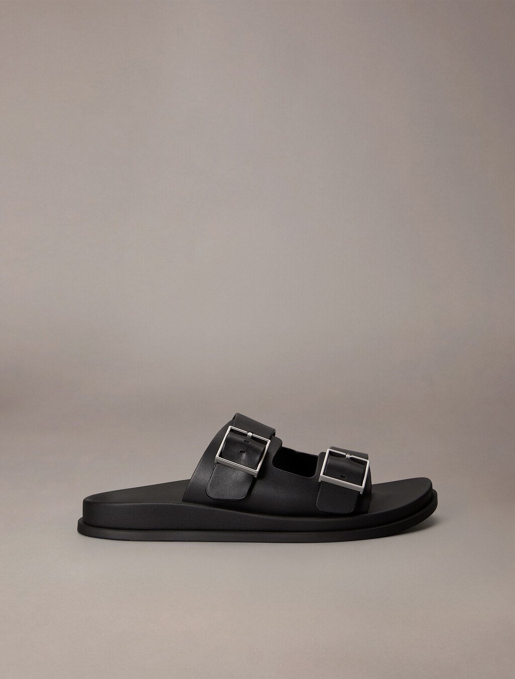 Sandal de ciudad con doble hebilla