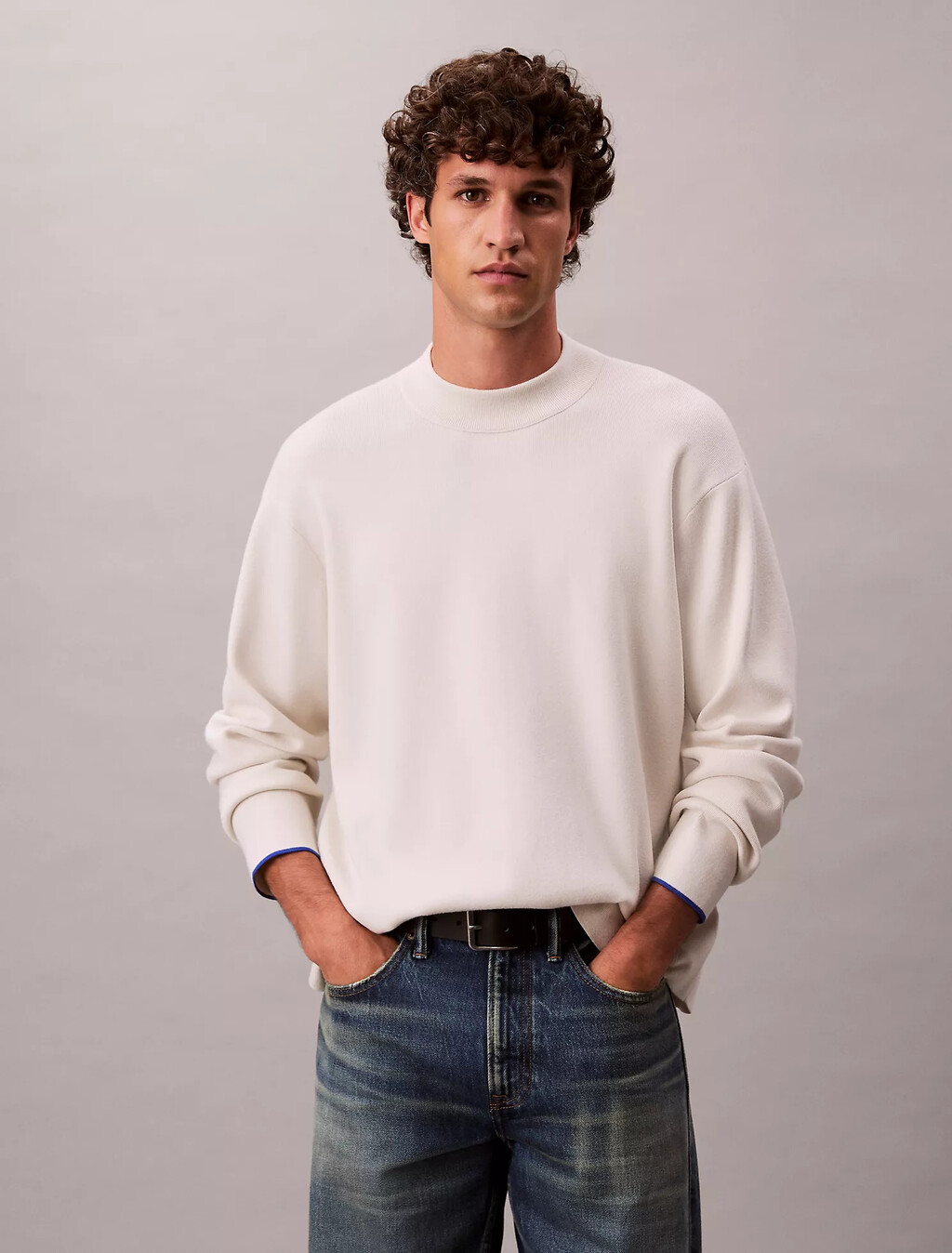 Jersey de punto técnico con cuello vuelto cuadrado