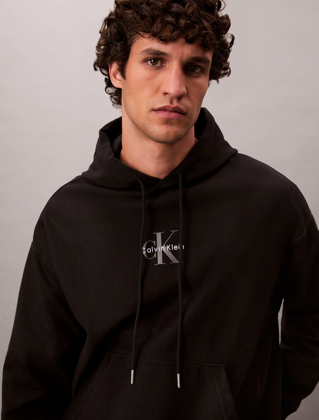 Sudadera con logo monograma de felpa premium