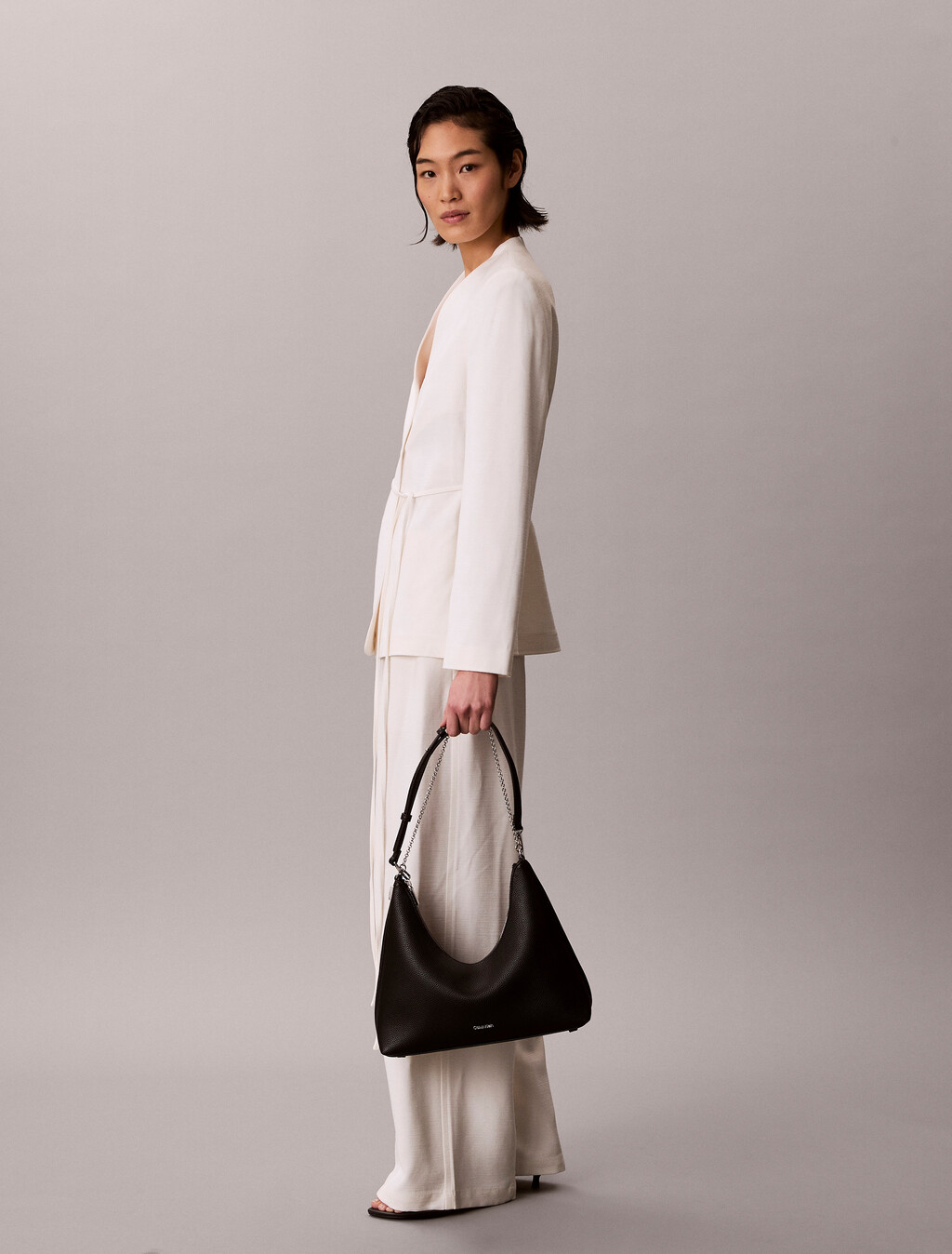 Bolso hobo con cadena de joyería texturizada
