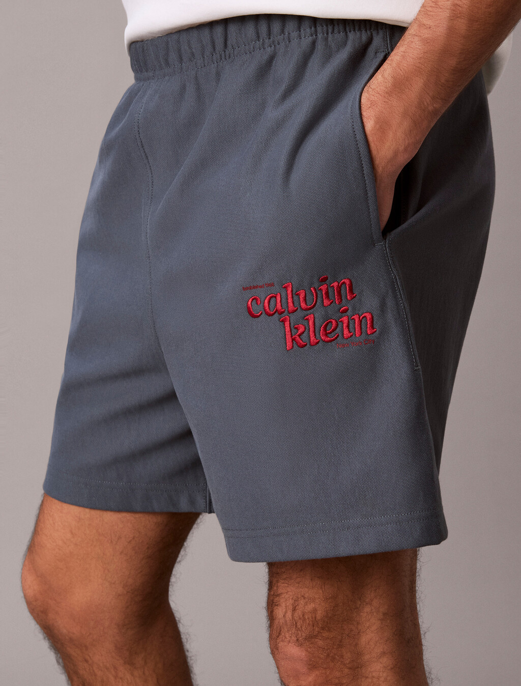Pantalones cortos jogger con logotipo bordado
