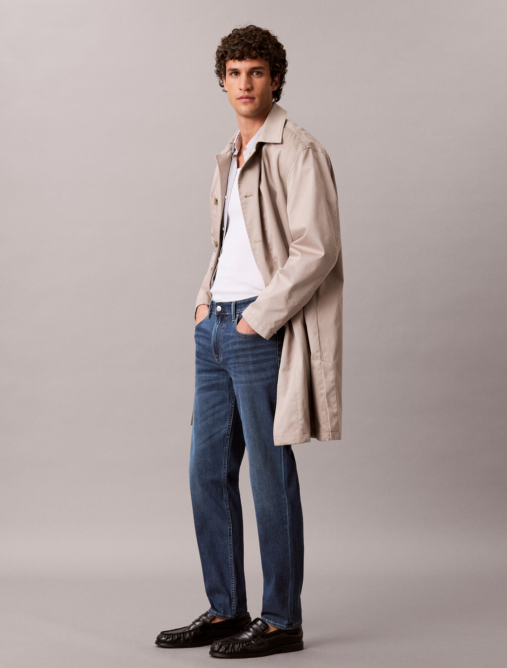Pantalones vaqueros ajustados de denim oscuro