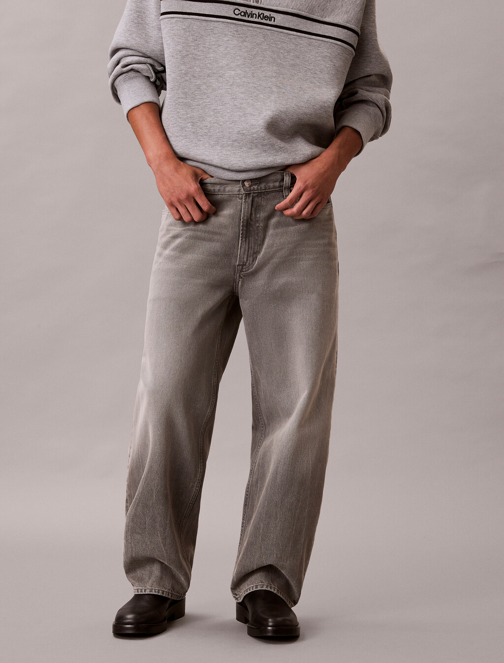 Pantalones ajustados tipo barril