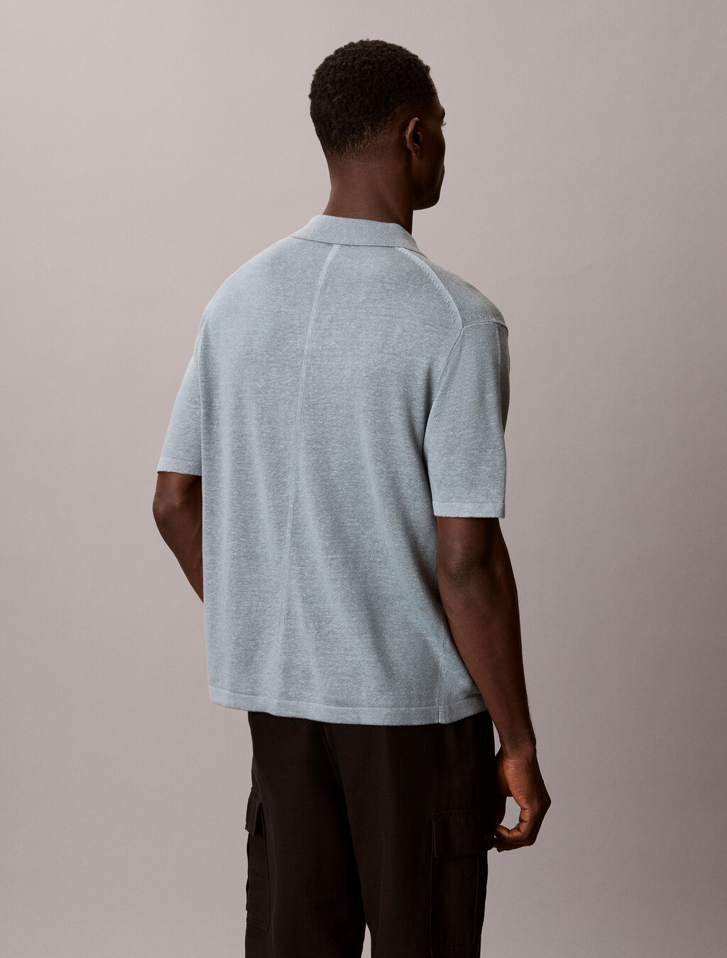 Camisa polo de cuello abierto de mezcla de lino