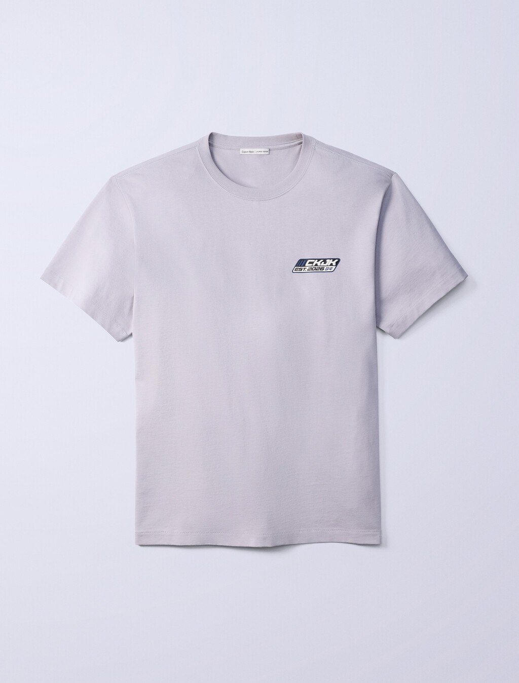 Camiseta holgada con insignia del logotipo de Jung Kook para Calvin Klein