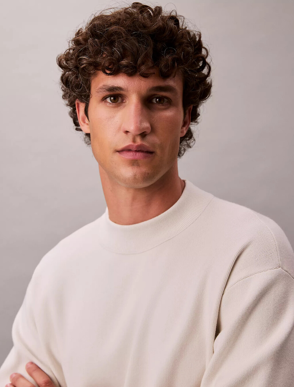 Jersey de punto técnico con cuello vuelto recto