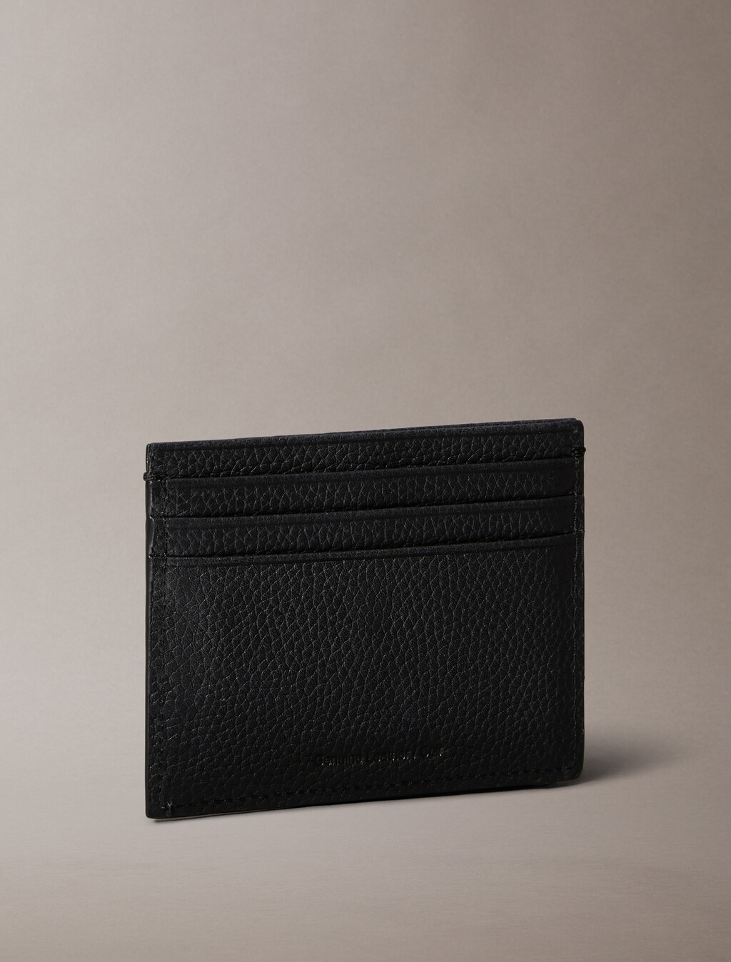 Funda para tarjetas con logotipo estampado en relieve