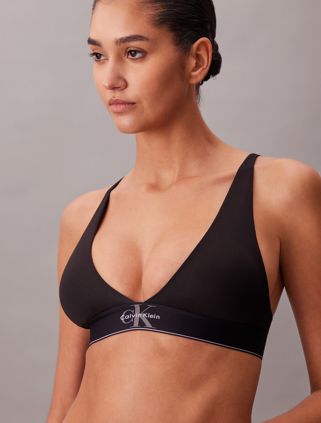 Bralette Triangular - Microfibra Elástica con Estampado de Monograma Gráfico
