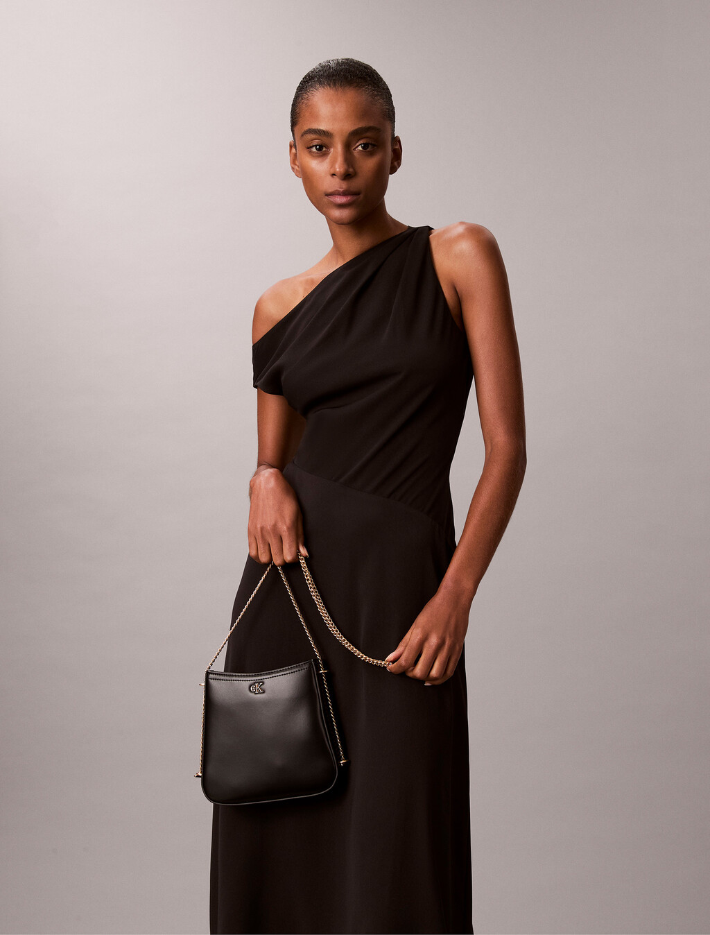 Bolso de silla con cadena de monograma