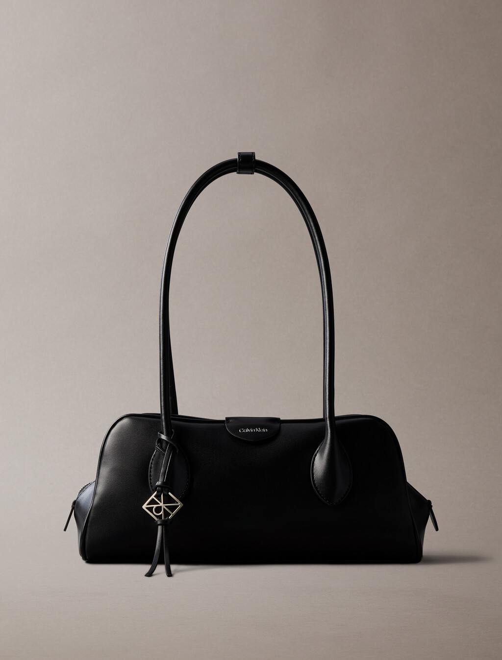 Bolso de hombro con tres compartimentos