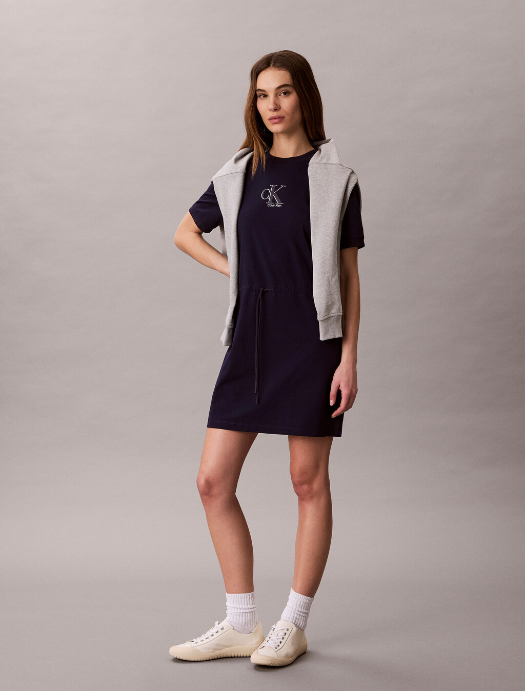 Vestido de camiseta con cintura con lazo y enfriamiento