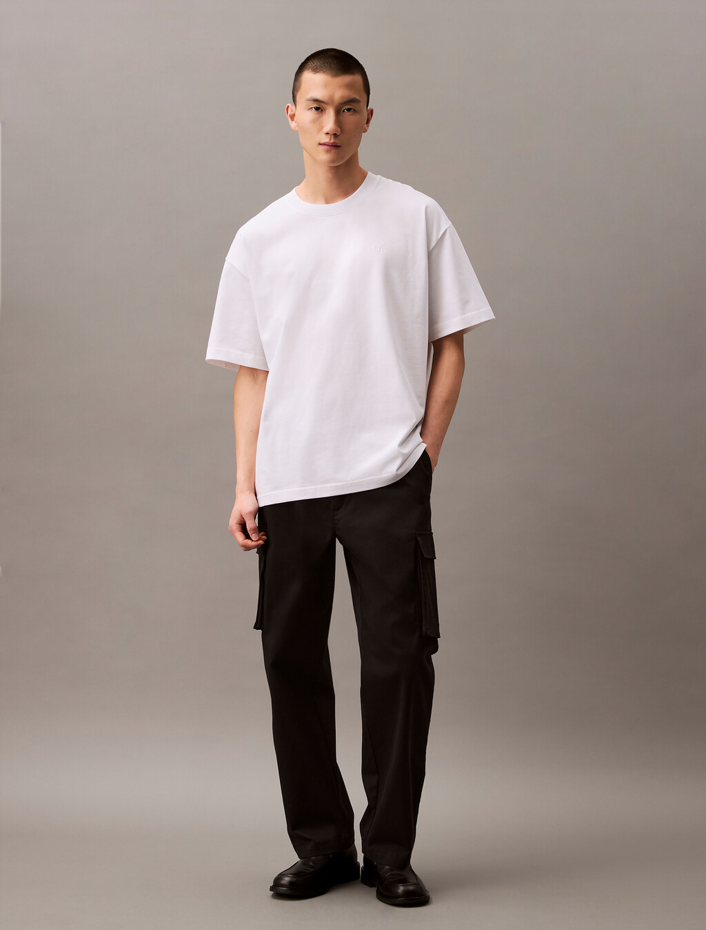 Camiseta Oversized con Monograma Relieve