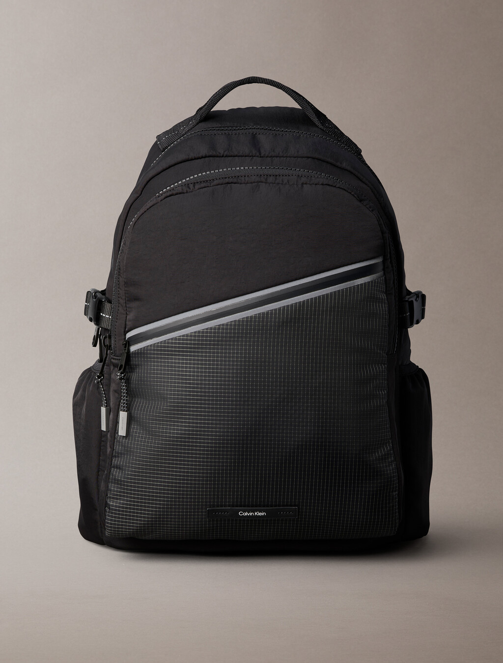 Mochila redonda con cremallera utilitaria de rayas