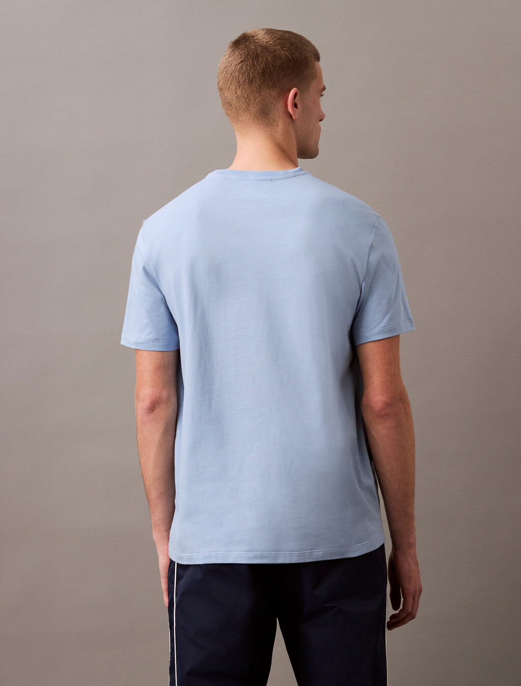 Camiseta de algodón suave con logo monograma