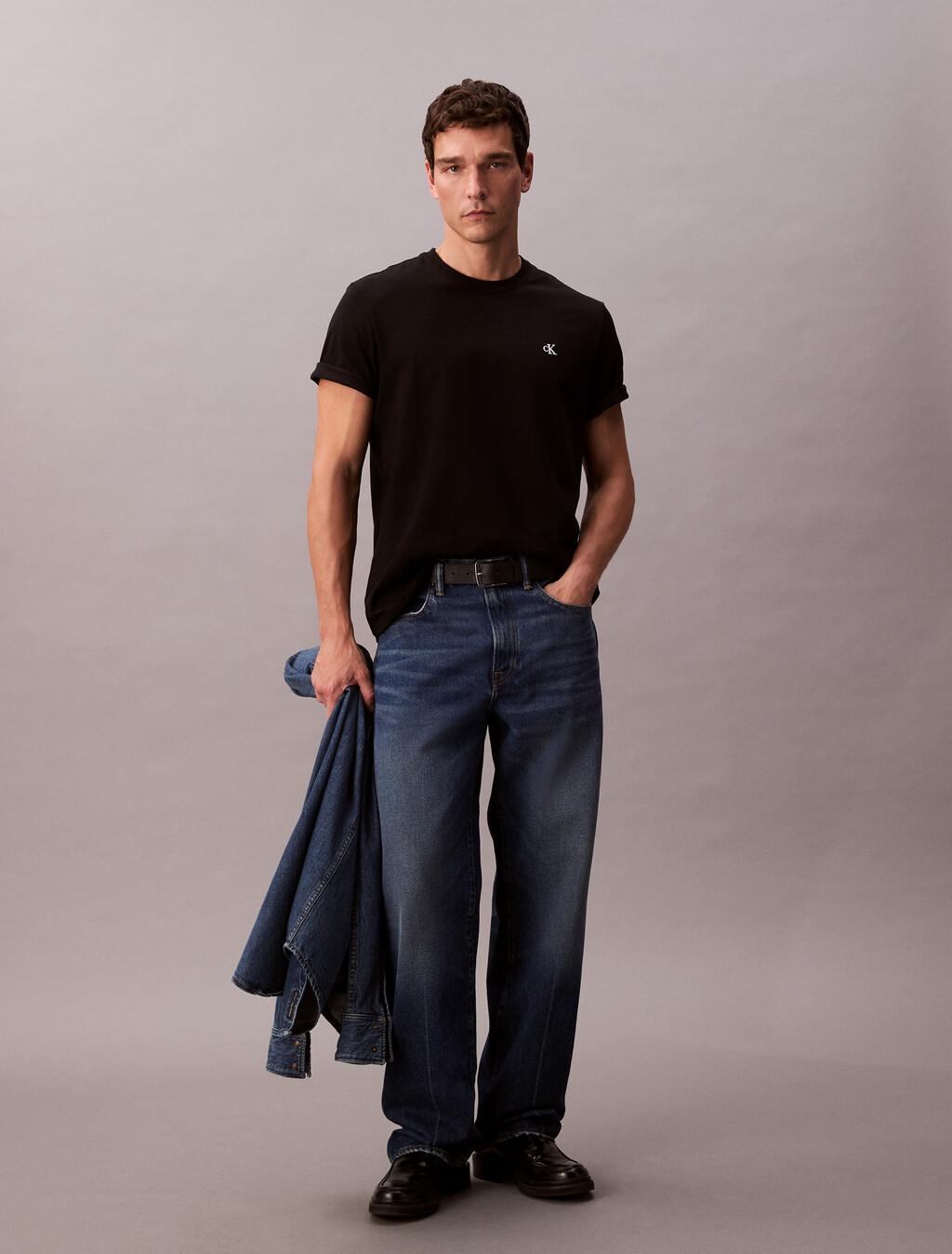 Camiseta holgada con monograma bordado