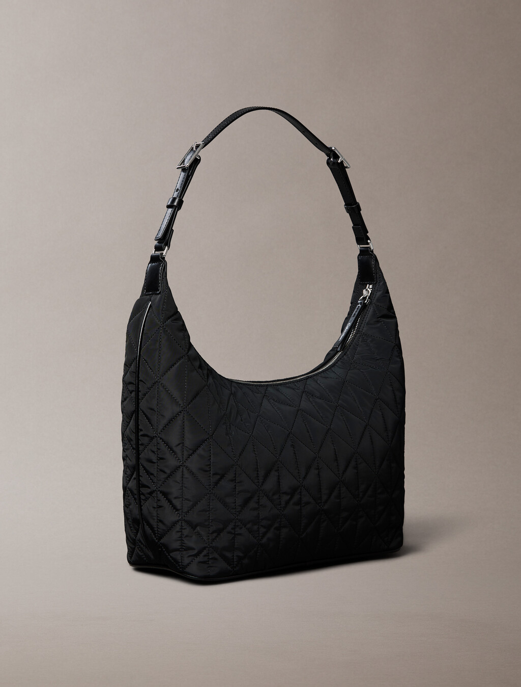 Bolso de hombro de nailon con emblema acolchado
