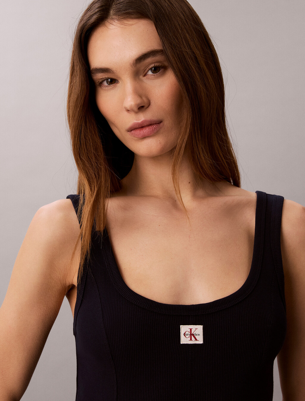 Vestido mini de punto de rayas con monograma