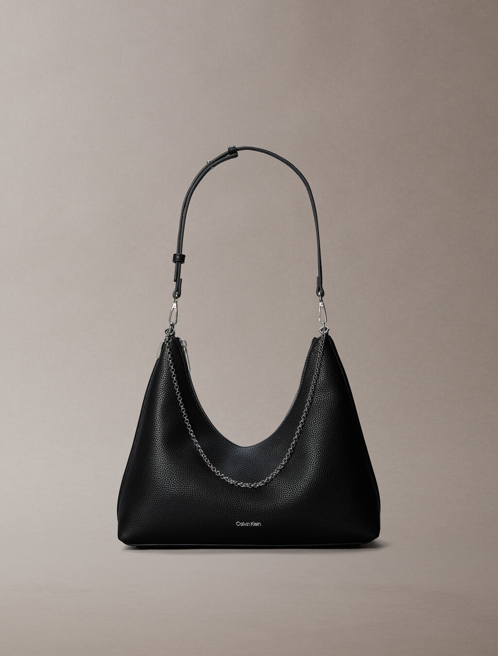 Bolso hobo con cadena de joyería texturizada