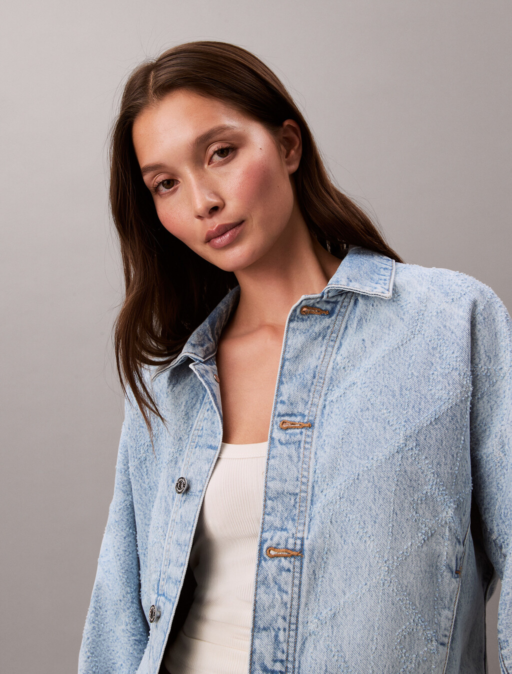 Chaqueta de vaquero de denim con acabado de agujereado