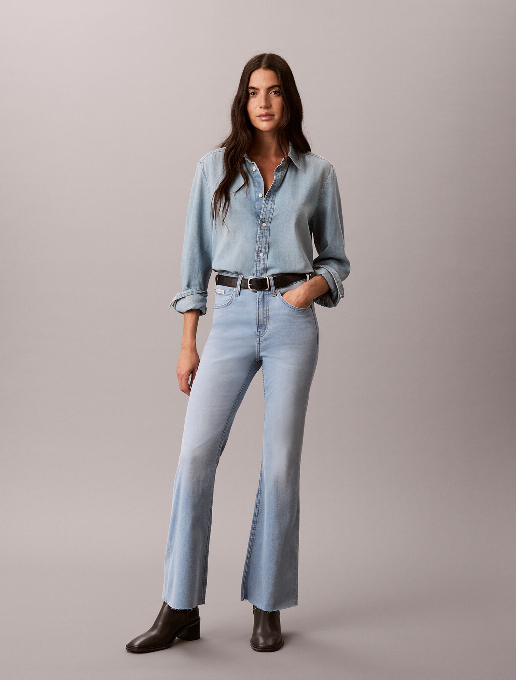 Pantalones vaqueros de corte asiático 37.5 con cintura alta y pernera abierta