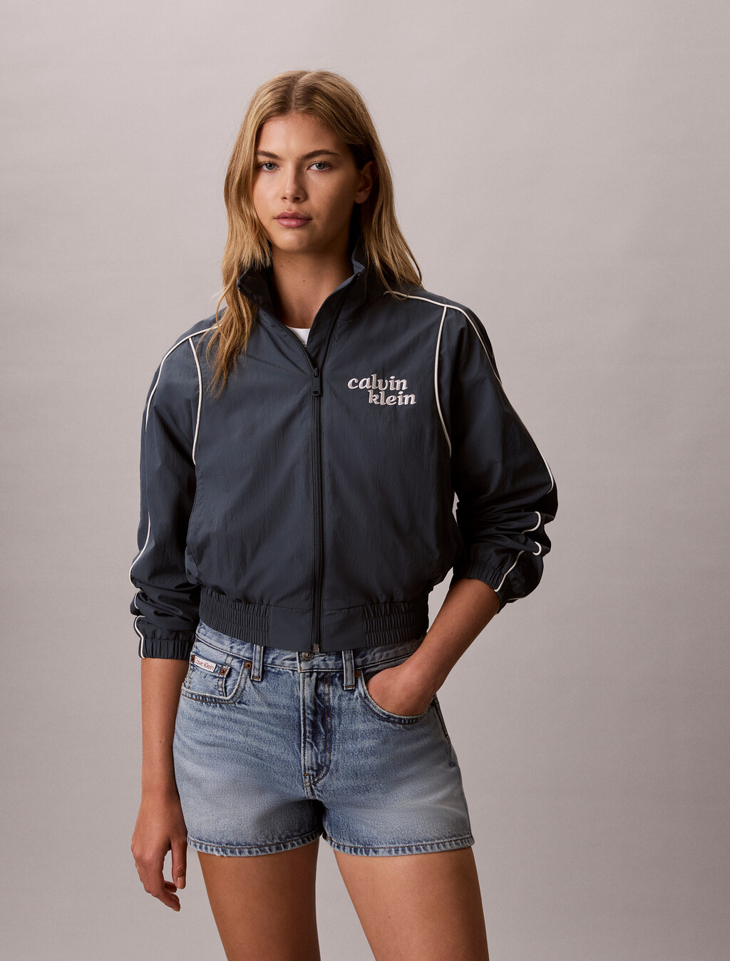 Chaqueta de nylon con costuras reforzadas