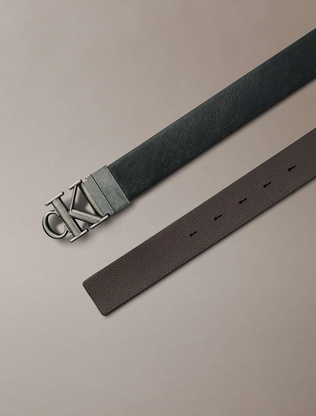 Cinturón de cuero con logotipo monograma reversible