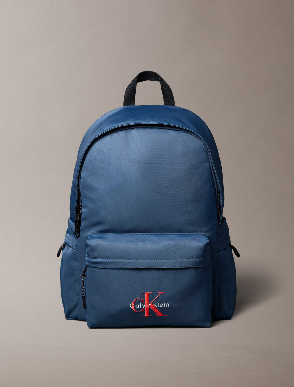 Mochila con logotipo monograma de nailon