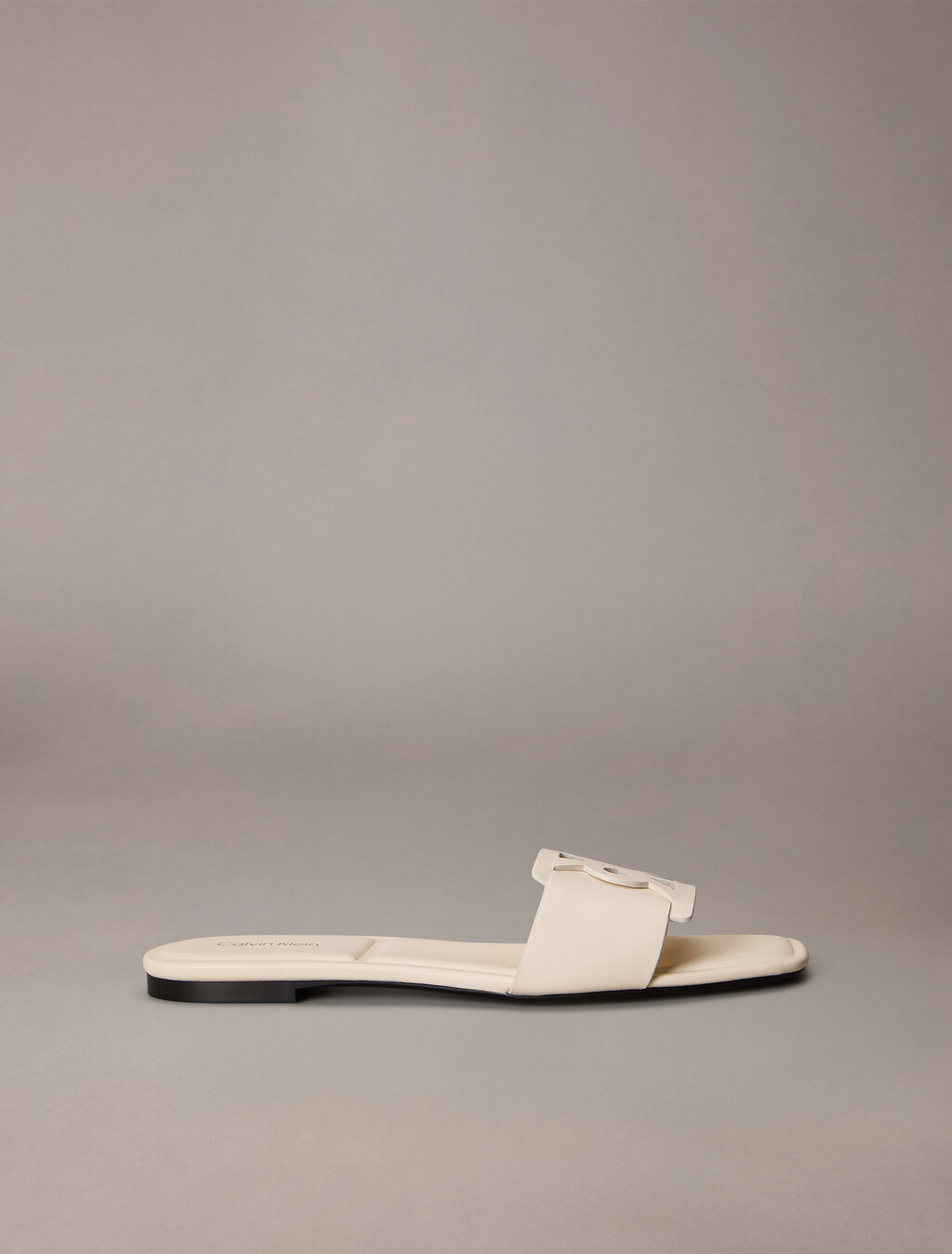 Amira - Sandalias planas de cuero con punta cuadrada
