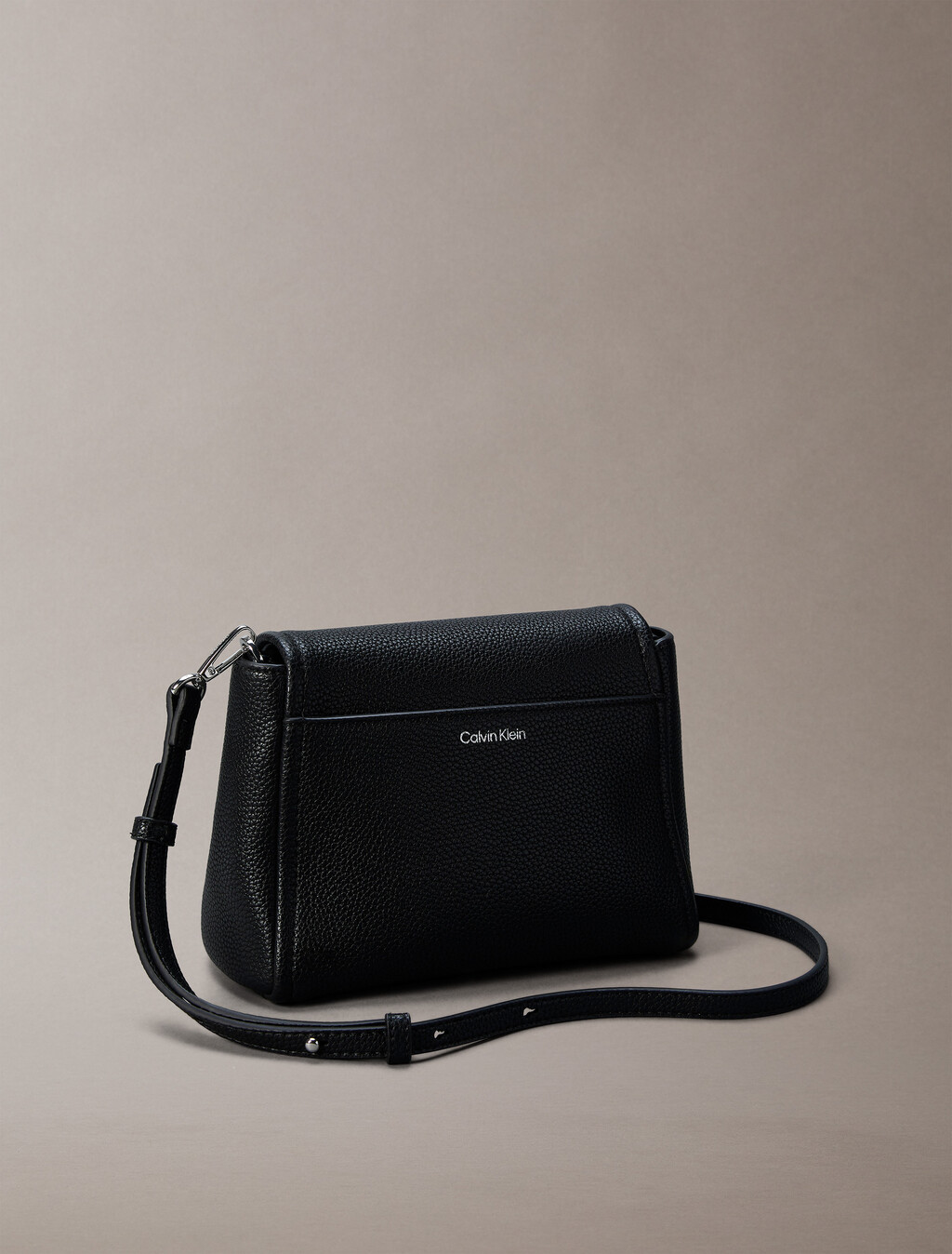 Bolso cruzado de textura de guijarro