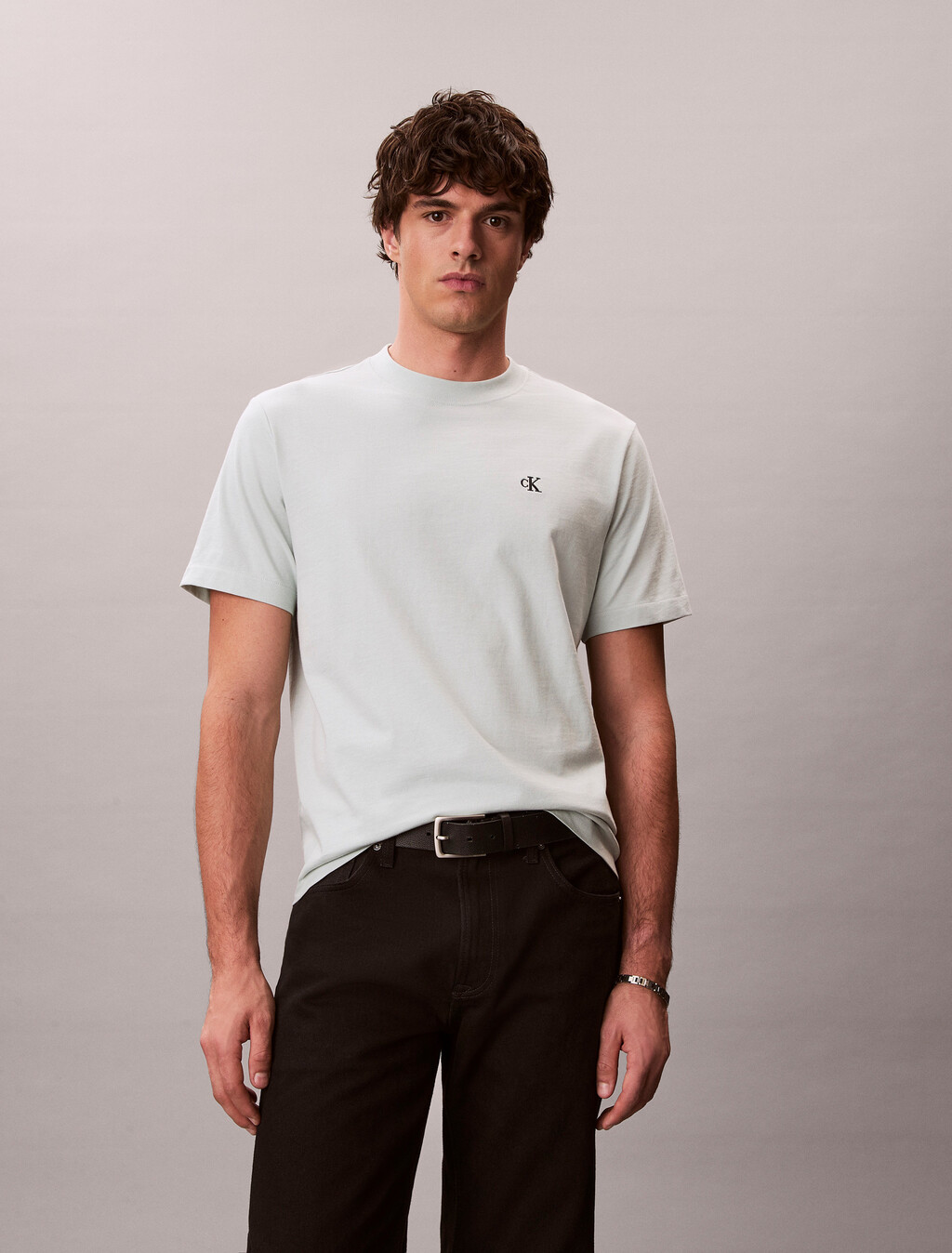 Camiseta holgada con monograma bordado
