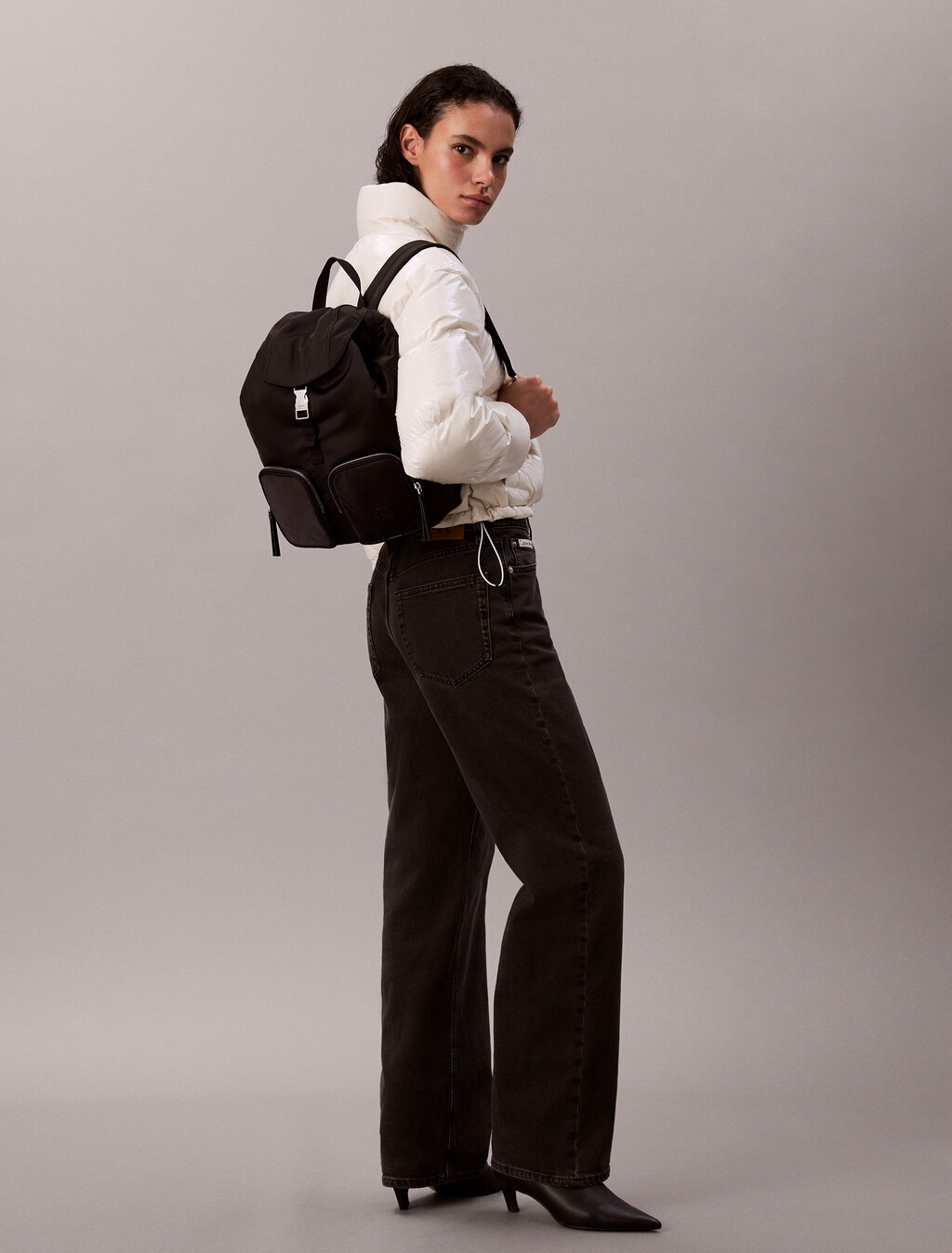 Mochila con solapa de nailon satín suave